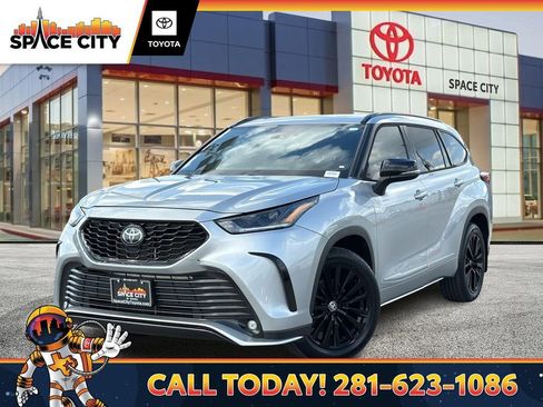 Used 2023 Toyota Highlander XSE image 1