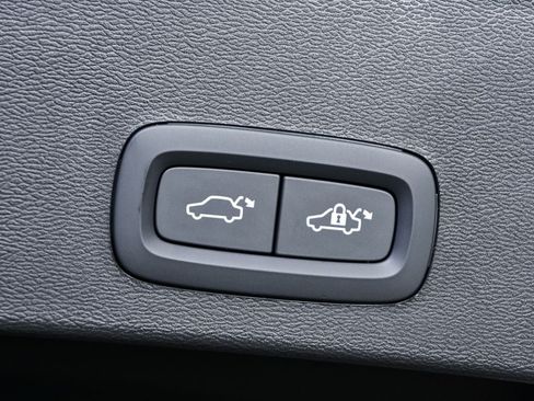 Used 2026 Volvo XC40 B4 Plus w/ Protection Package Premier FWD image 32