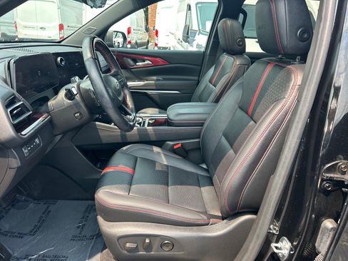 Used 2024 Chevrolet Traverse RS w/ LPO, Floor Liner Package AWD/4WD image 9