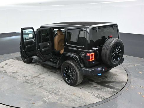 Used 2023 Jeep Wrangler Unlimited Sahara w/ Cold Weather Group AWD/4WD image 48