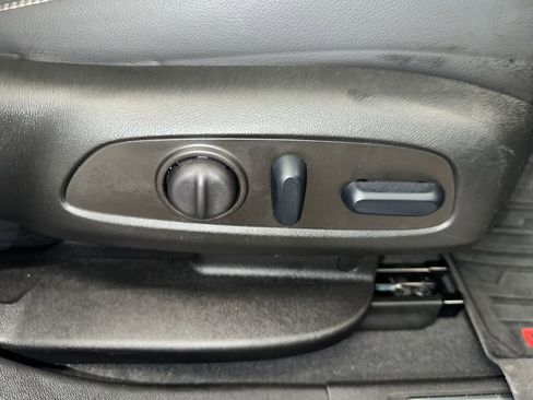 Certified 2023 GMC Acadia SLT w/ Preferred Package image 38