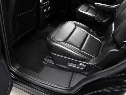 Used 2022 Ford Explorer XLT w/ Equipment Group 202A image 27