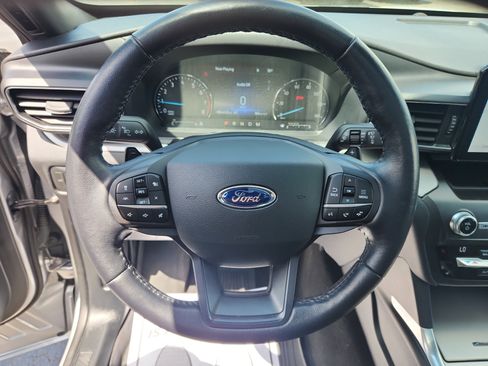 Used 2020 Ford Explorer XLT w/ Equipment Group 202A AWD/4WD image 29