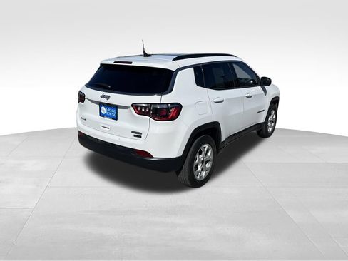 Used 2025 Jeep Compass Latitude w/ Sun & Sound Group AWD/4WD image 7