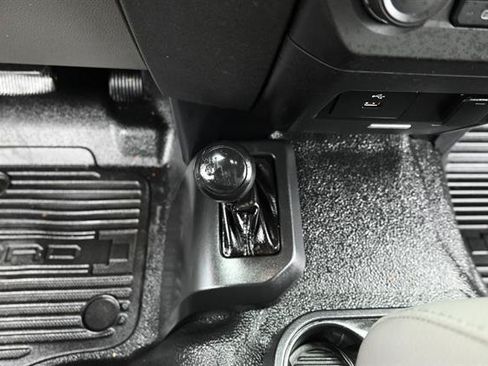 Used 2017 Ford F250 XL w/ Power Equipment Group AWD/4WD image 12