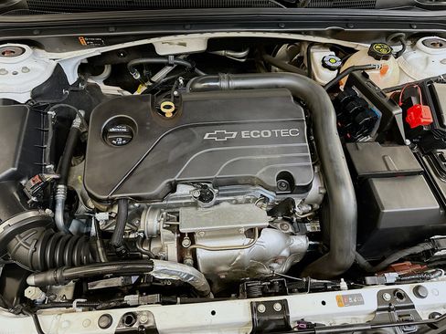 Used 2017 Chevrolet Malibu LT image 33