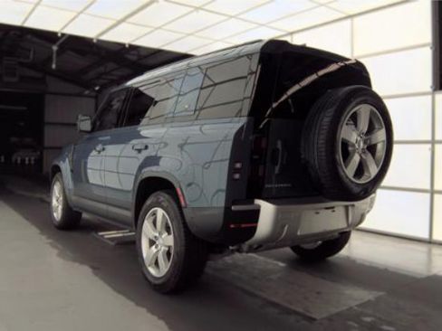 Used 2023 Land Rover Defender 110 SE AWD/4WD image 2