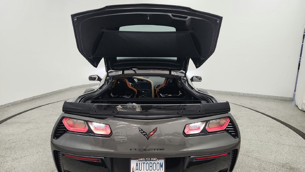 Used 2015 Chevrolet Corvette Z06 w/ 3LZ Preferred Equipment Group RWD image 28