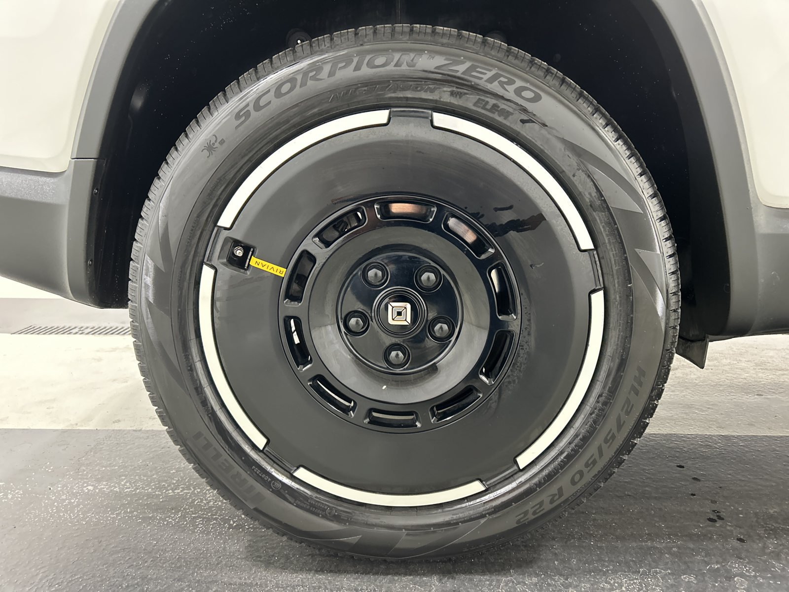 Used 2025 Rivian R1S Adventure Dual AWD/4WD image 12