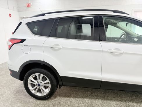 Used 2018 Ford Escape SE w/ SE Sync 3 Package image 9