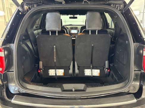 Used 2018 Ford Explorer XLT w/ Equipment Group 202A FWD image 33