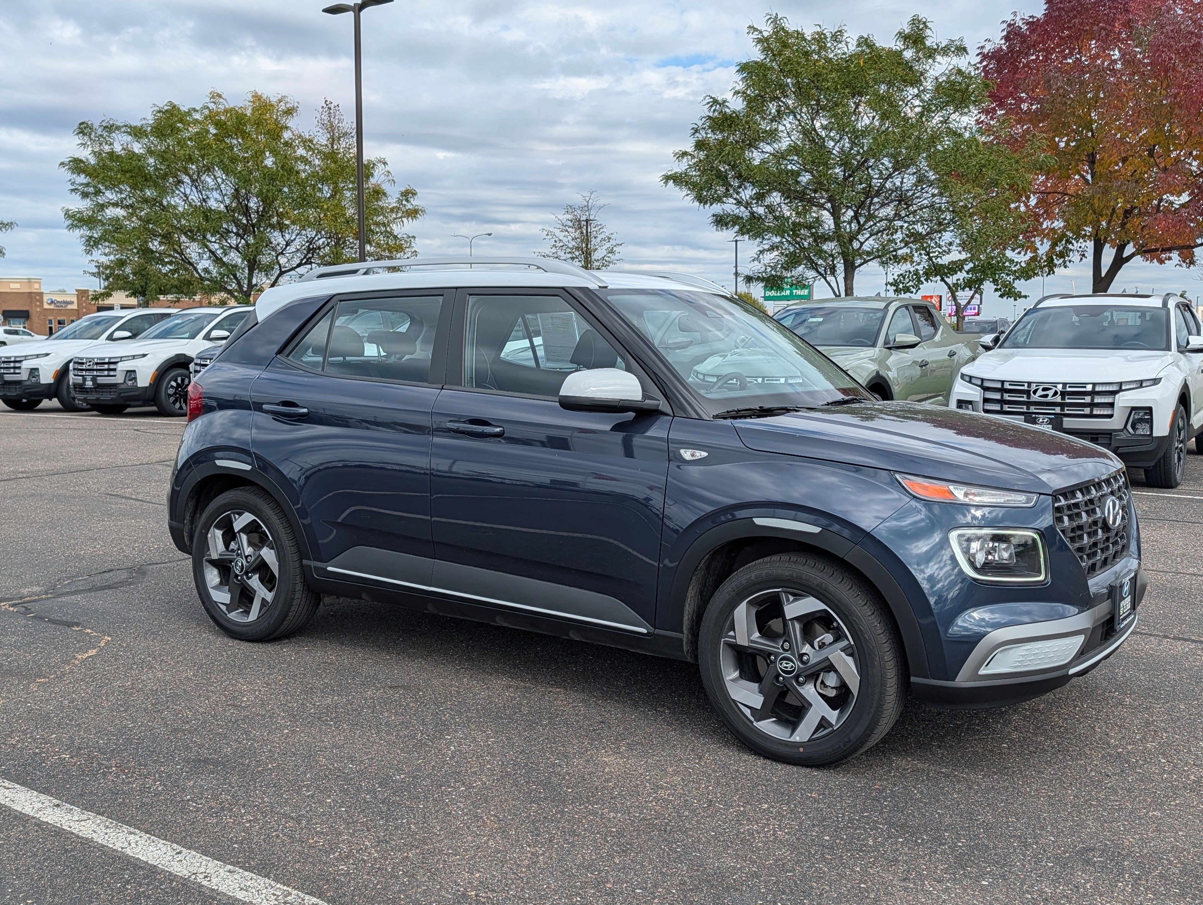Used 2025 Hyundai Venue Limited FWD image 7