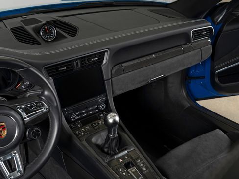 Used 2018 Porsche 911 Targa 4 GTS image 22
