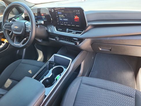 Used 2025 Chevrolet Equinox LT image 18