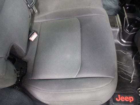 Used 2018 Jeep Wrangler Unlimited Sport AWD/4WD image 22