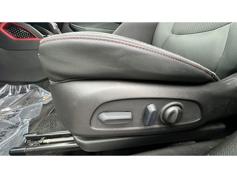 Certified 2023 Chevrolet TrailBlazer RS w/ Convenience Package image 25