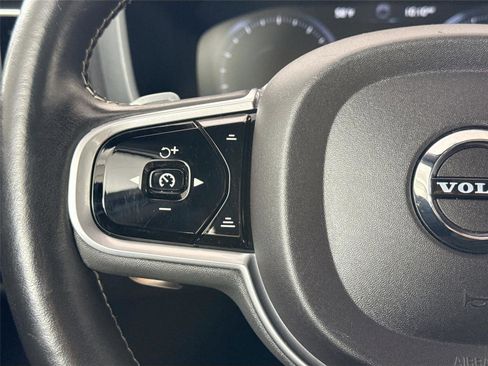 Used 2019 Volvo S60 T5 R-Design image 18