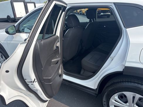 Used 2025 Chevrolet Trax LS image 26