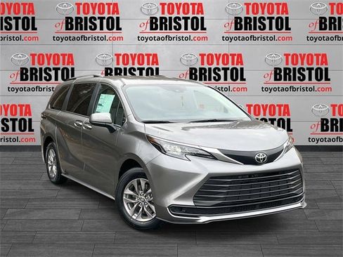 New 2026 Toyota Sienna LE image 2