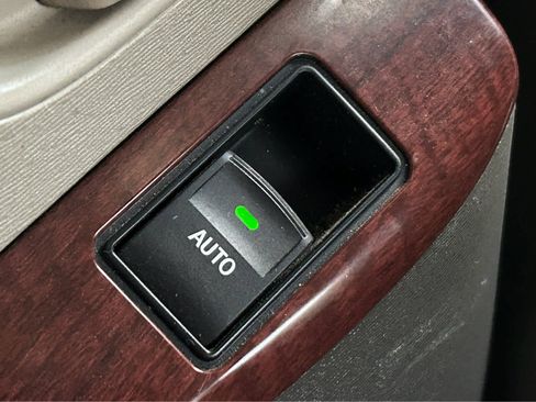 Used 2013 Toyota Sienna XLE image 15