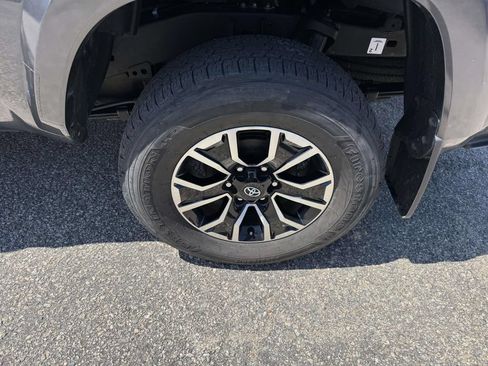 Used 2021 Toyota Tacoma TRD Sport w/ Technology Package AWD/4WD image 9