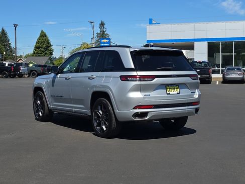 Used 2023 Jeep Grand Cherokee 30th Anniversary image 4