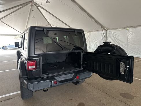 Used 2020 Jeep Wrangler Unlimited Sahara AWD/4WD image 14
