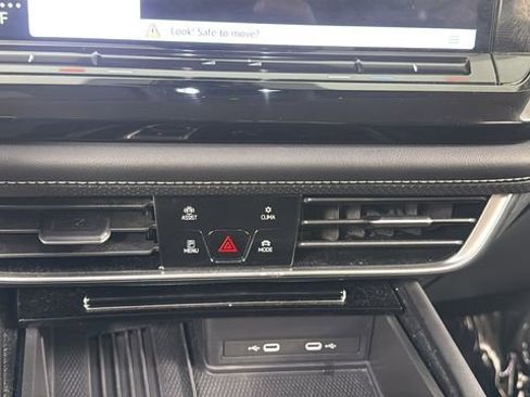 Used 2025 Volkswagen Atlas SE AWD/4WD image 27