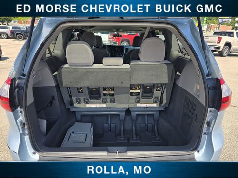 Used 2017 Toyota Sienna LE FWD image 27