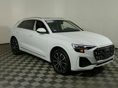 Used 2024 Audi Q8 Premium image 1