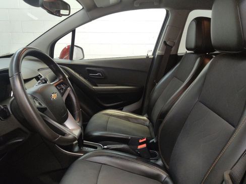Used 2018 Chevrolet Trax LT w/ LT Convenience Package FWD image 17