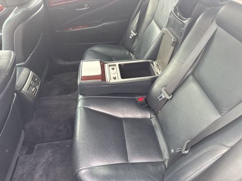 Used 2011 Lexus LS 460 AWD w/ Comfort Pkg image 17