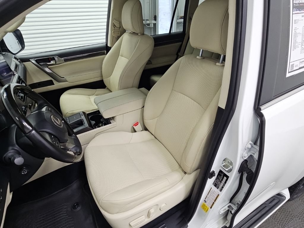 Used 2023 Lexus GX 460 Premium w/ Accessory Package AWD/4WD image 29