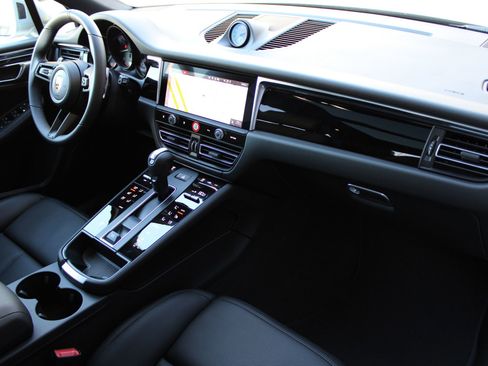 New 2026 Porsche Macan image 26