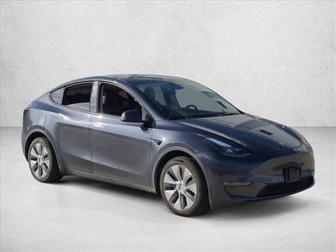 Used 2024 Tesla Model Y Long Range AWD/4WD image 3