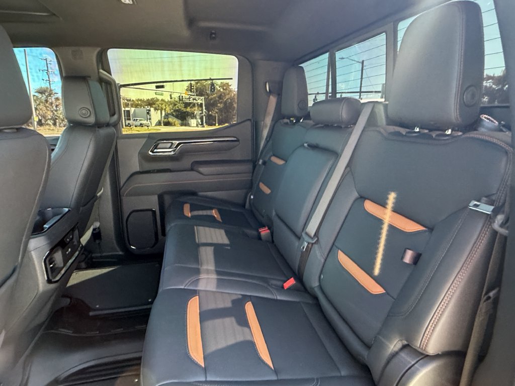 Used 2025 GMC Sierra 1500 AT4 w/ AT4 Premium Package AWD/4WD image 19