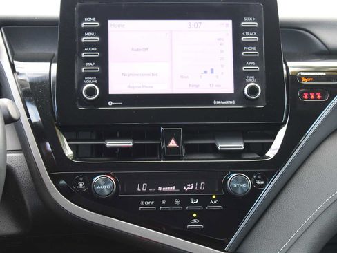 Used 2022 Toyota Camry SE w/ Cold Weather Package FWD image 16