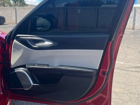 Used 2020 Alfa Romeo Giulia RWD image 13