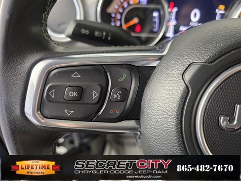 Used 2023 Jeep Wrangler Sahara image 16