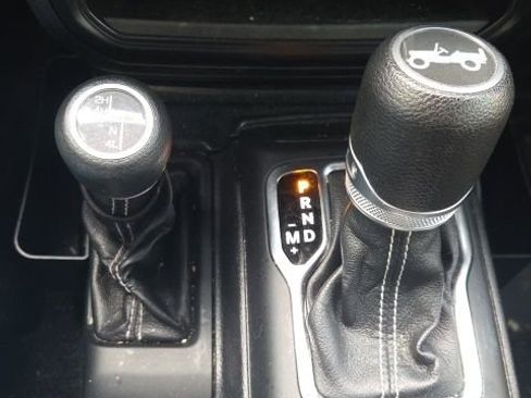 Used 2020 Jeep Wrangler Unlimited Sahara image 32