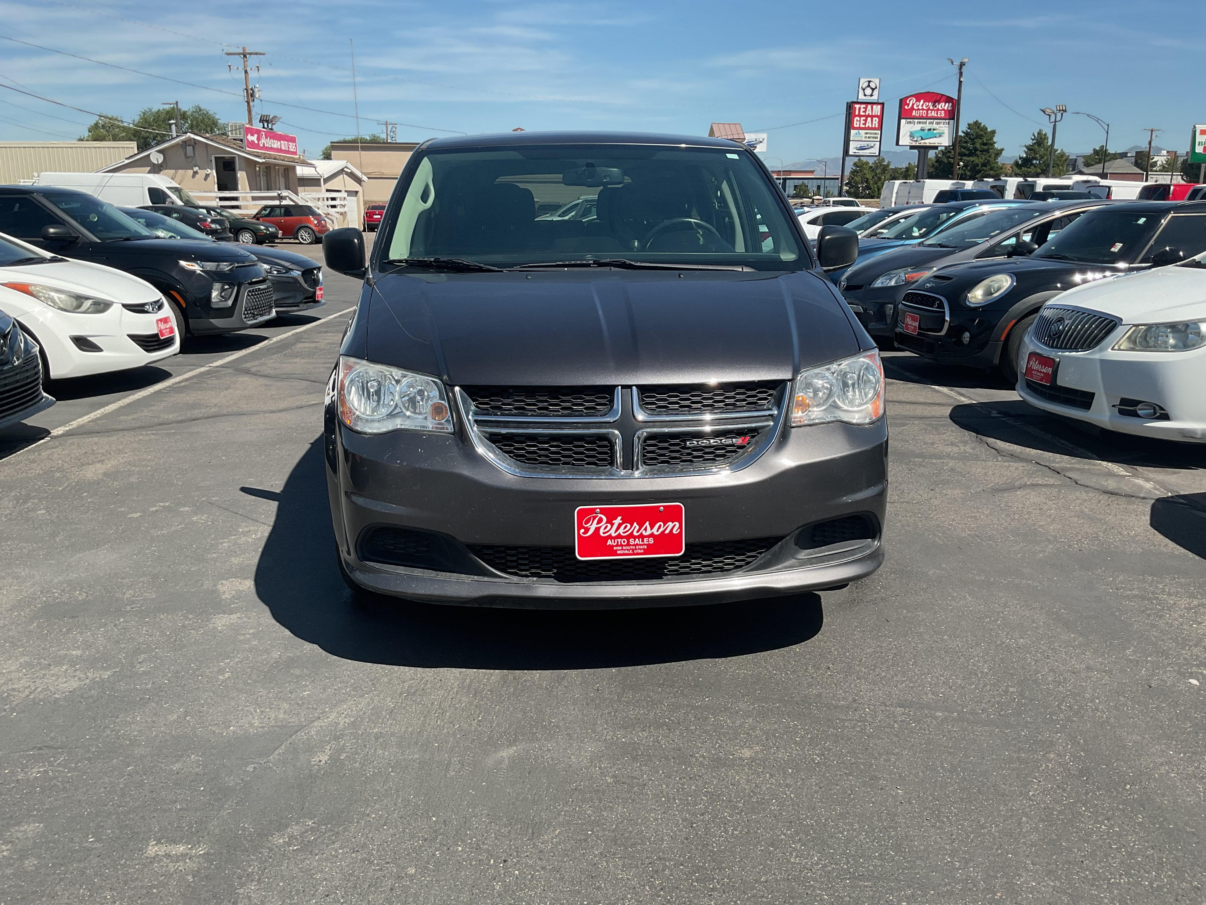 Used 2017 Dodge Grand Caravan SE w/ UConnect Hands-Free Group FWD image 3