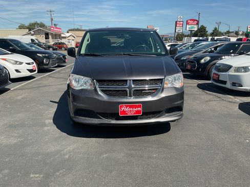 Used 2017 Dodge Grand Caravan SE w/ UConnect Hands-Free Group FWD image 3