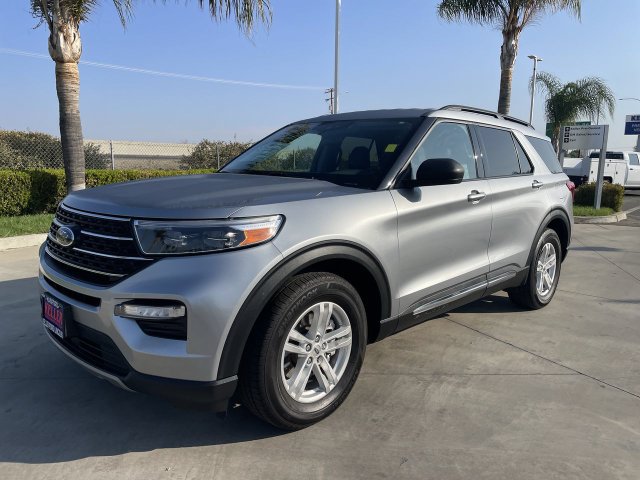Used 2024 Ford Explorer XLT w/ Equipment Group 202A RWD image 1