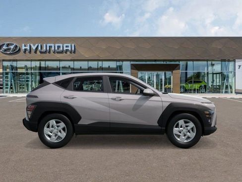 New 2025 Hyundai Kona SE image 8