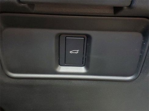 Certified 2025 Land Rover Discovery Sport Dynamic SE image 34