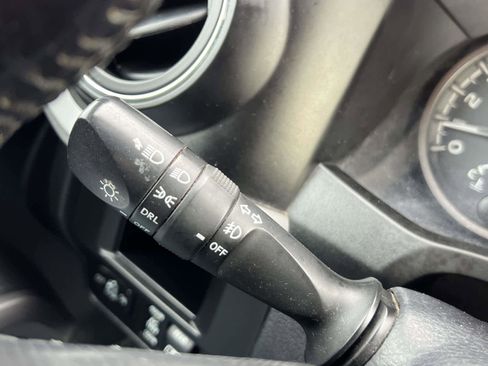 Used 2017 Toyota Tacoma TRD Sport w/ Tow Package (A/T) image 31