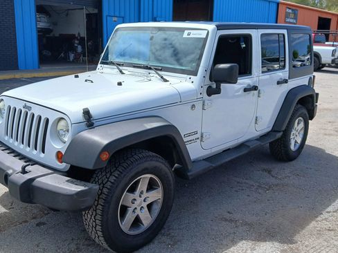 Used 2013 Jeep Wrangler Unlimited Sport image 2