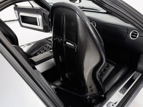 Used 2006 Ford GT RWD image 44
