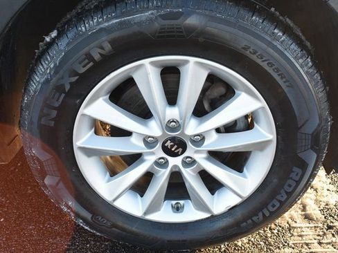 Used 2019 Kia Sorento LX image 41