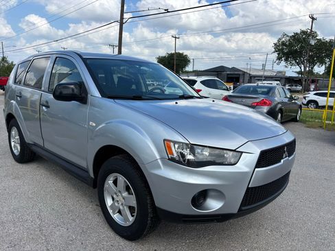 Used 2013 Mitsubishi Outlander ES image 1
